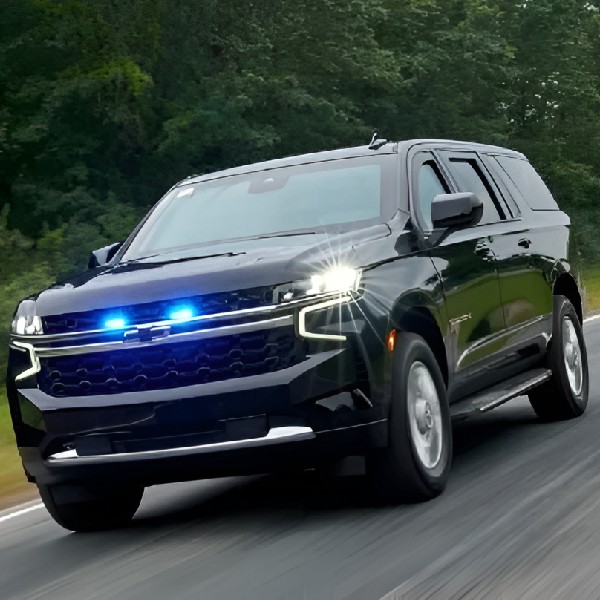 Chevrolet Suburban con luces LED azules